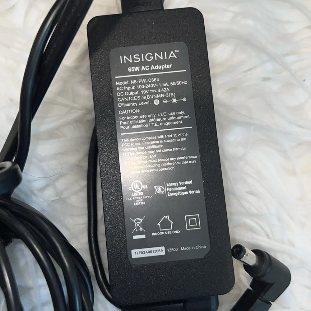 INSIGNIA 65W AC Adapter